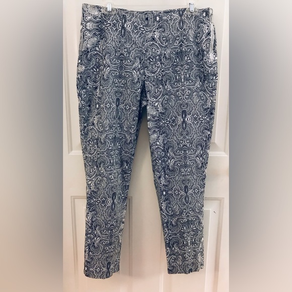Size 12 Atelier Luxe Boutique.  Elegant crop pants, 27” inseam. Timeless. - Picture 1 of 5